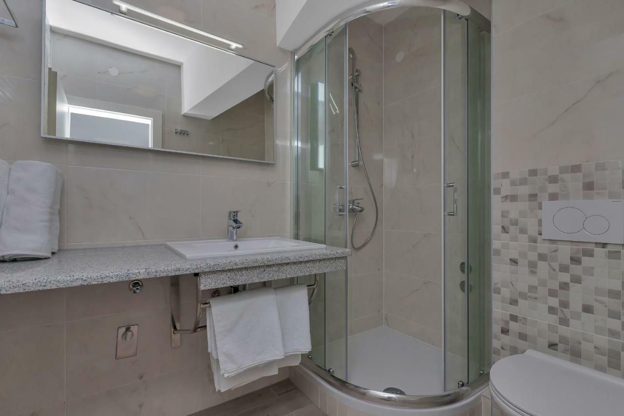 Apartmani Daniela Podgora Exterior foto